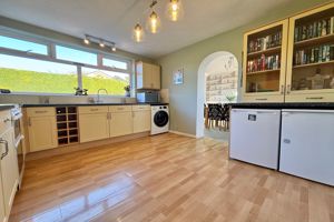Kitchen- click for photo gallery